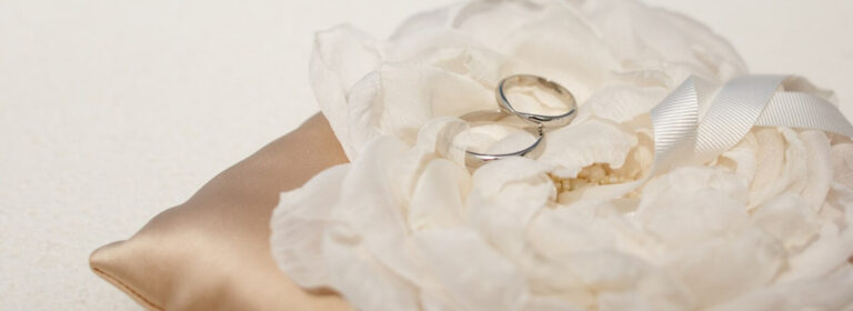 Top gorgeous wedding jewelry sets ever Woman Winter nackless.